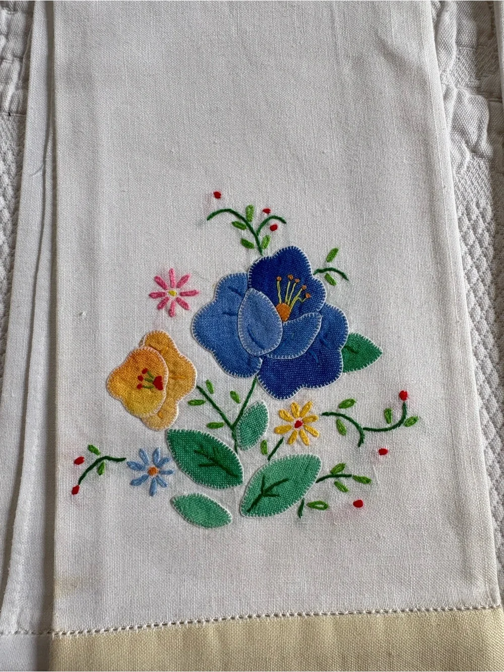 Vintage applique floral fingertip bathroom hand towels cotton lot of 5 cottage